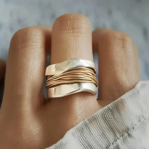 Sølv Ring med Gyldne Fibrer