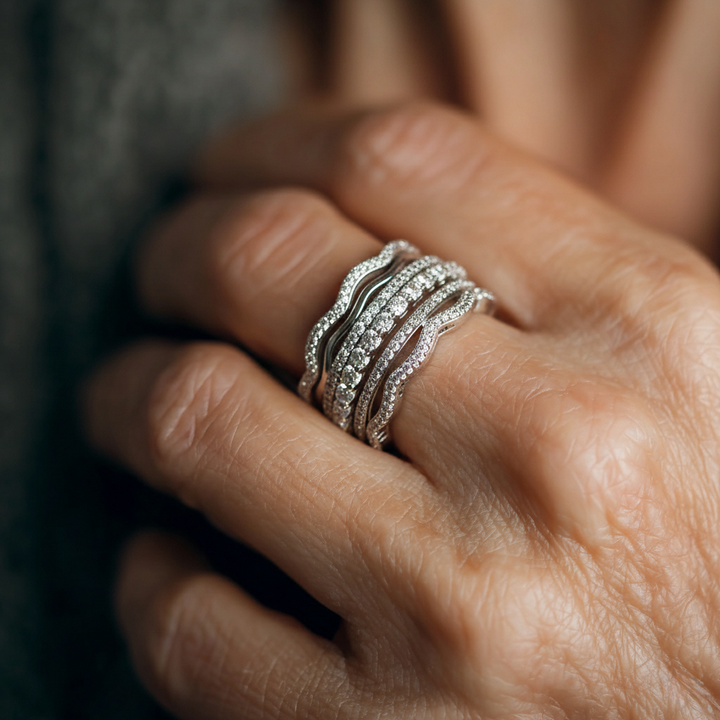 Anillo Vintage Con Circonitas En Capas