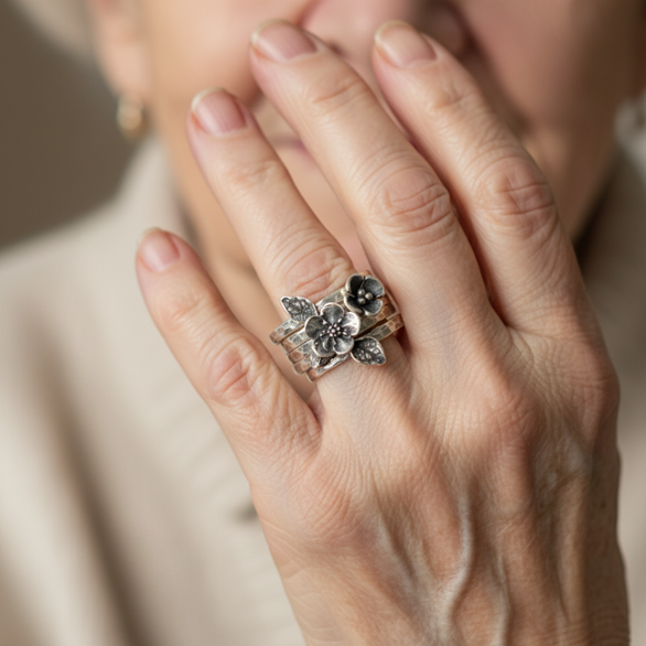 Anillo Vintage en Capas con Flor de Plata