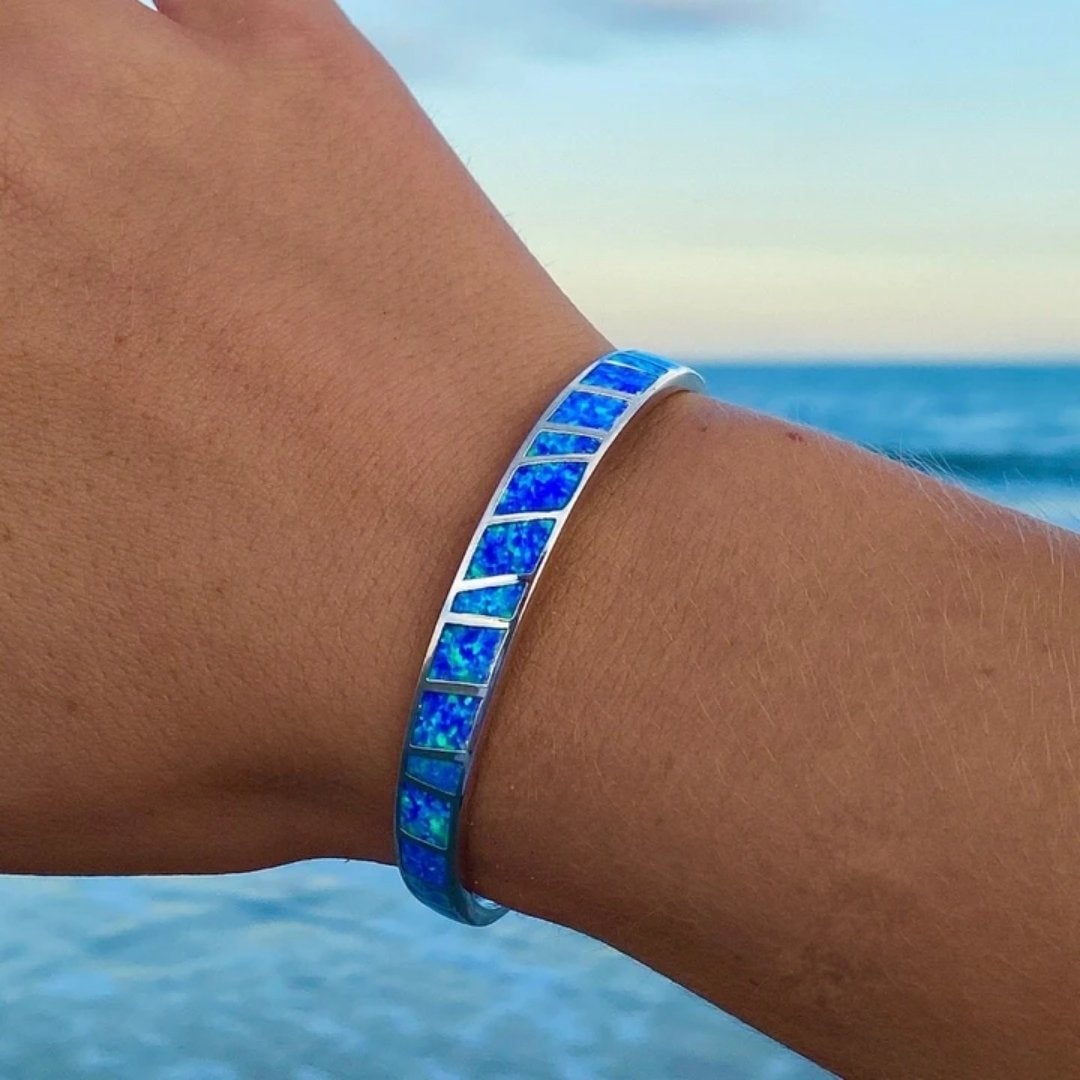 Blåt opal og sølv armbånd