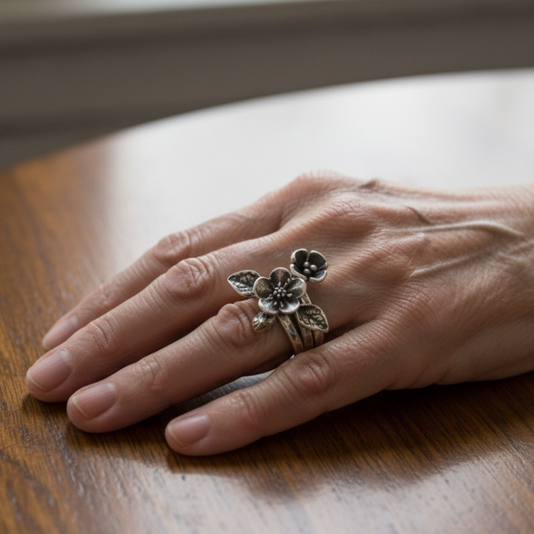 Anillo Vintage en Capas con Flor de Plata