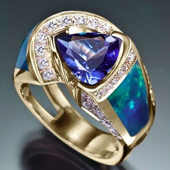 Vintage ring i havblåt krystal