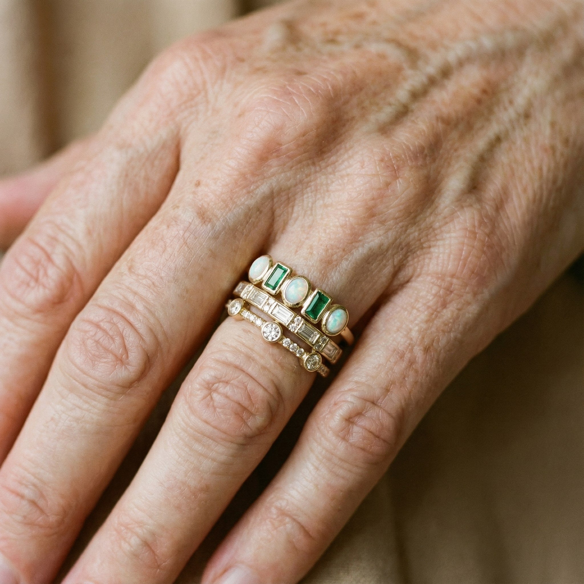 Anillos Vintage con Ópalo Blanco y Verde