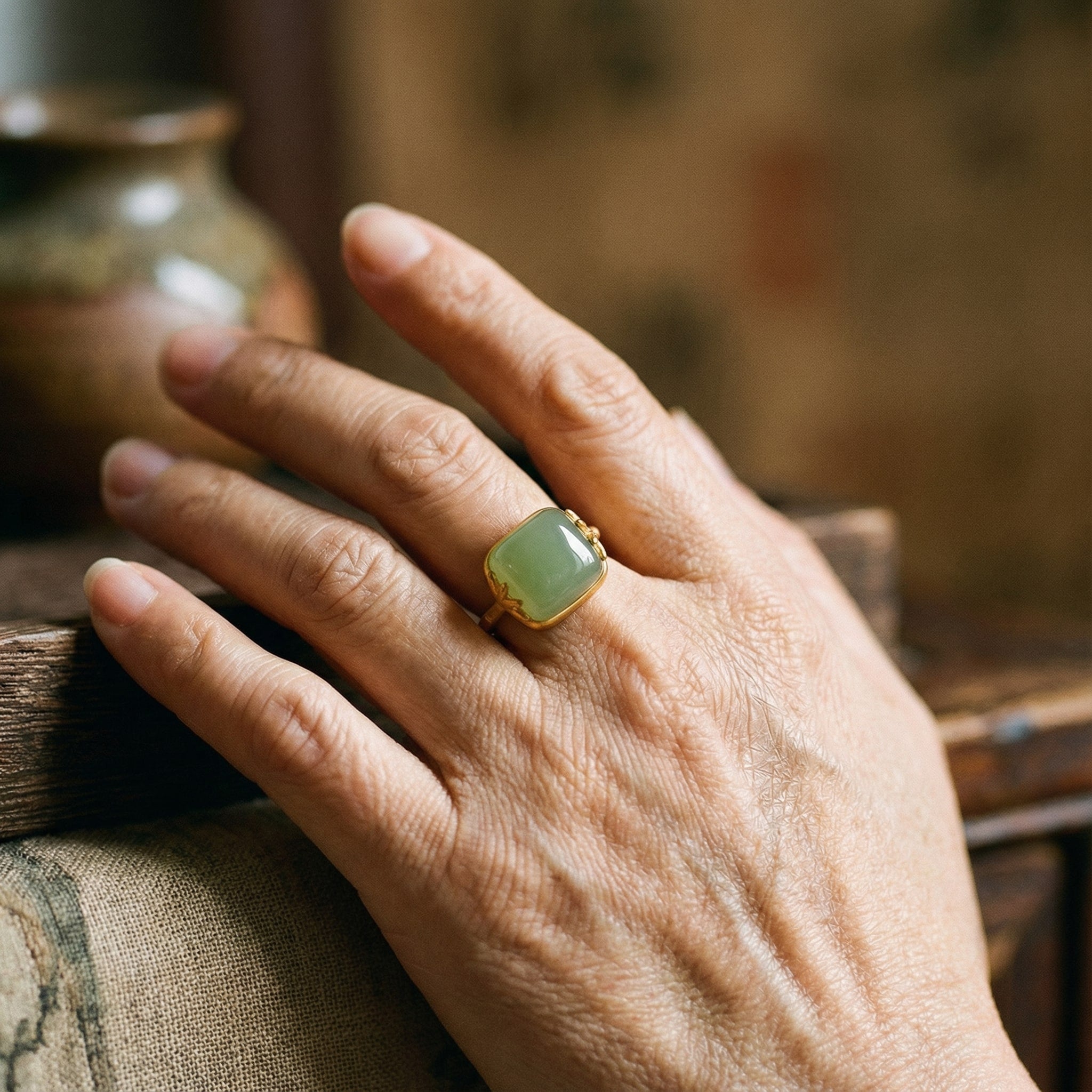 Vintage justerbar ring i guld og grøn jade