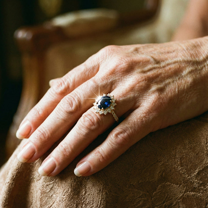Ring med strålende mørkeblå zirkonia