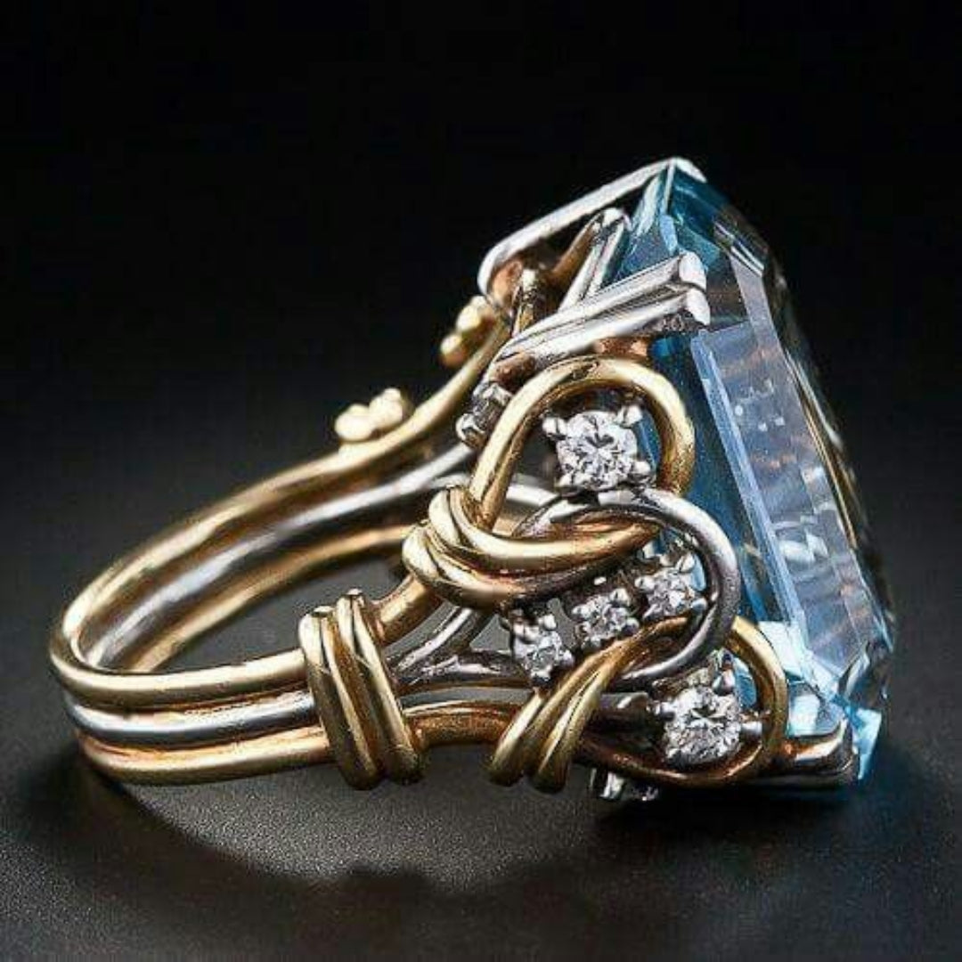 Vintage ring i guld med lag af blå cubic zirkonia