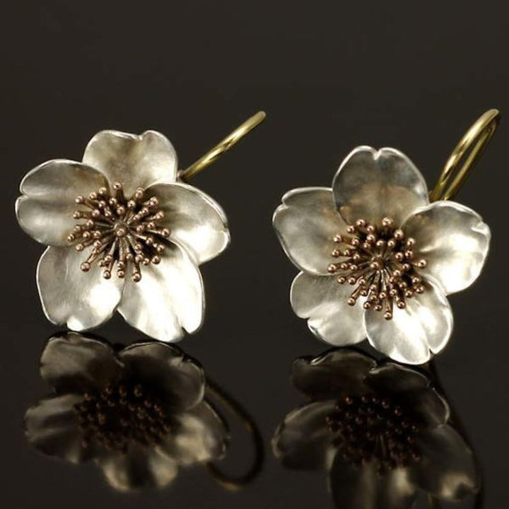 Vintage øreringe af sølv og guld med blomstermotiver