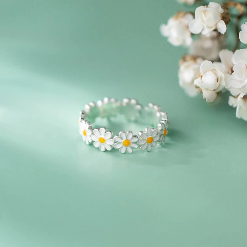 Anillo de plata en forma de margarita