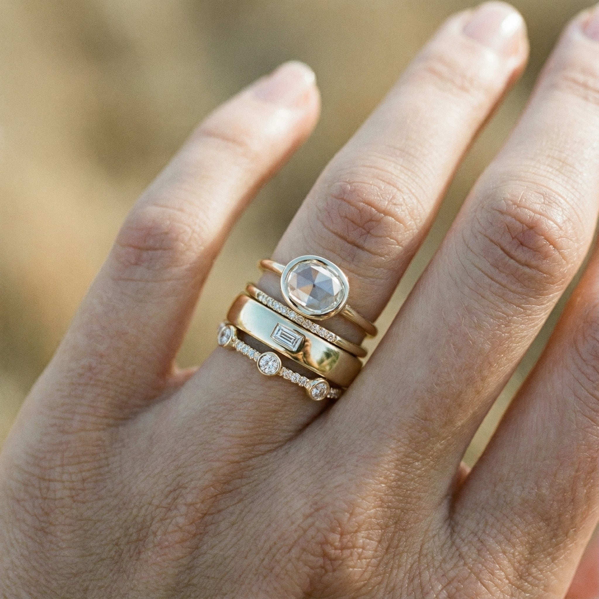 Conjunto de Anillos Vintage en Dorado con Zircón