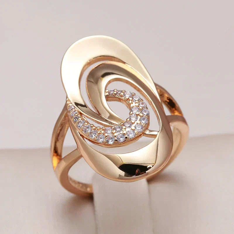 Eleganten Spiralni Prstan s Cirkonitom v Zlatu