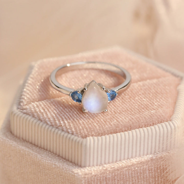 Louis' ring med Månen