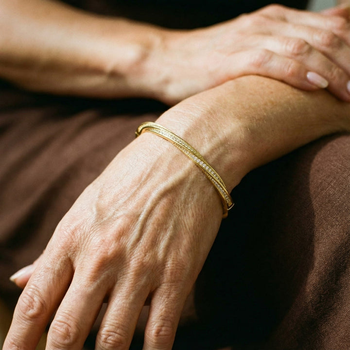 Elegantt krystalarmbånd med to rækker i guld