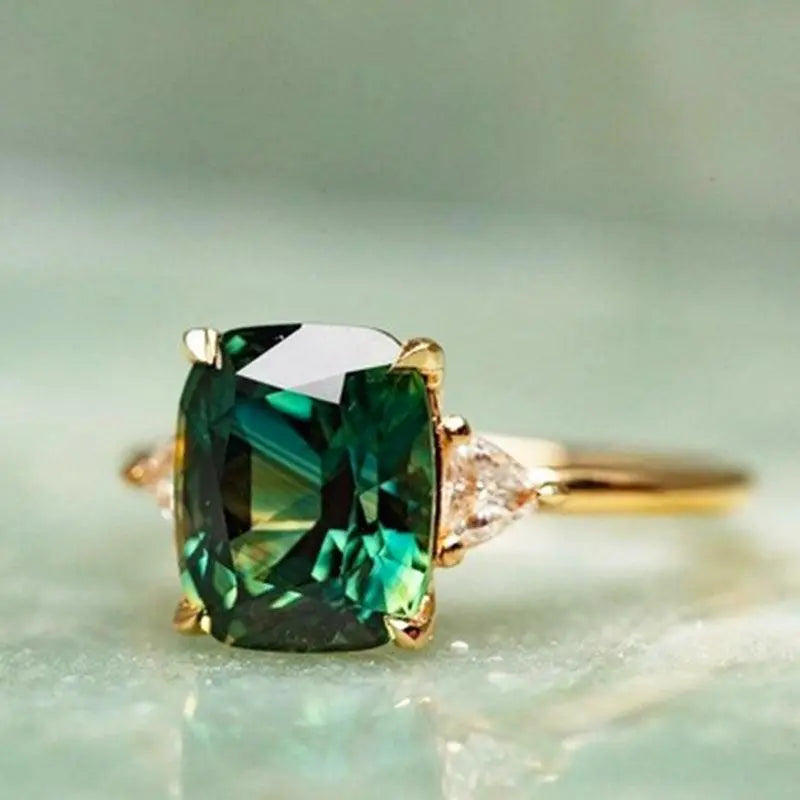 Anillo Elegante Cuadrado con Esmeralda