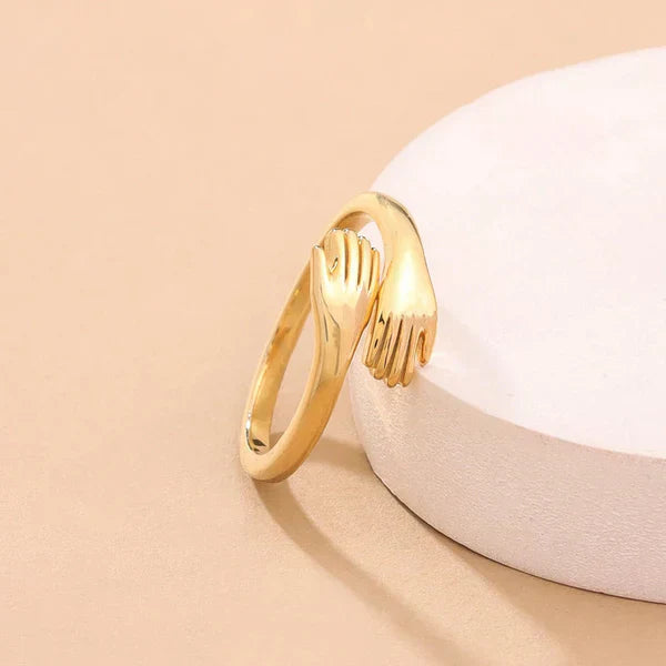 Justerbar ring formet som et kram