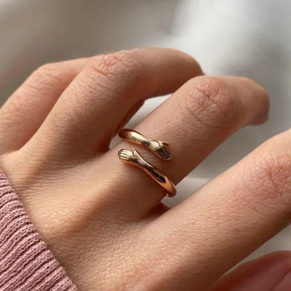 Justerbar ring formet som et kram