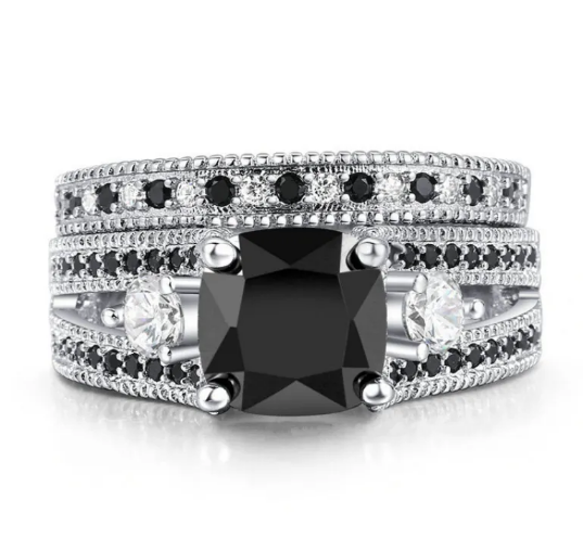 Ring med sort zirkon og diamanter