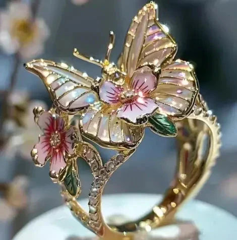 Naturglitrende sommerfuglering med cubic zirconia
