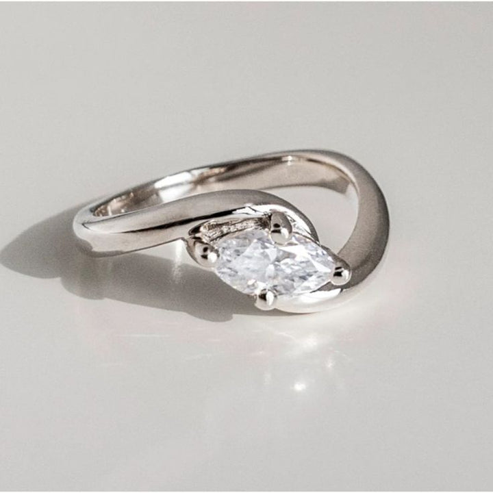Vintage bølget sølvring med zirconia