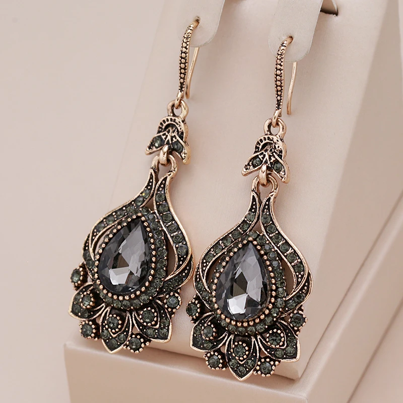 Elegante øreringe med sorte krystaller og Mandala-motiv