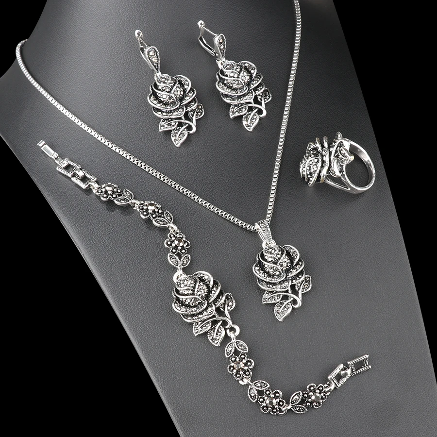 Eleganten Srebrni Nabor s Cirkonitom