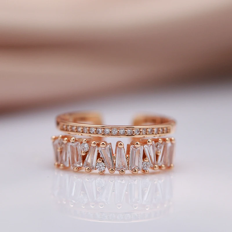 Ring med en elegant krone i rosa guld