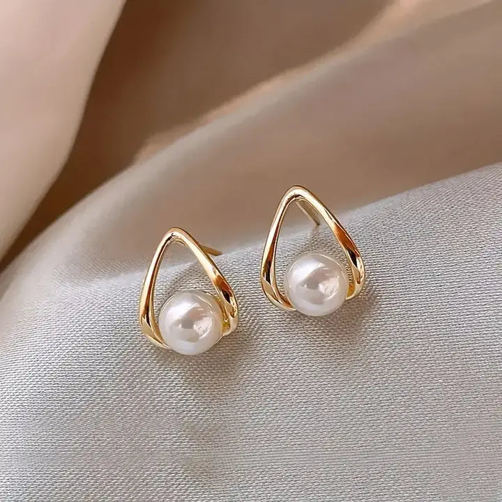 Triangularni uhani z elegantnimi biseri