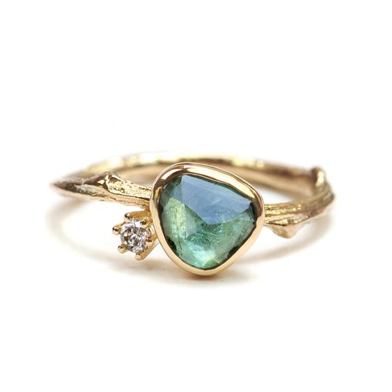 Vintage guldring med blå sten