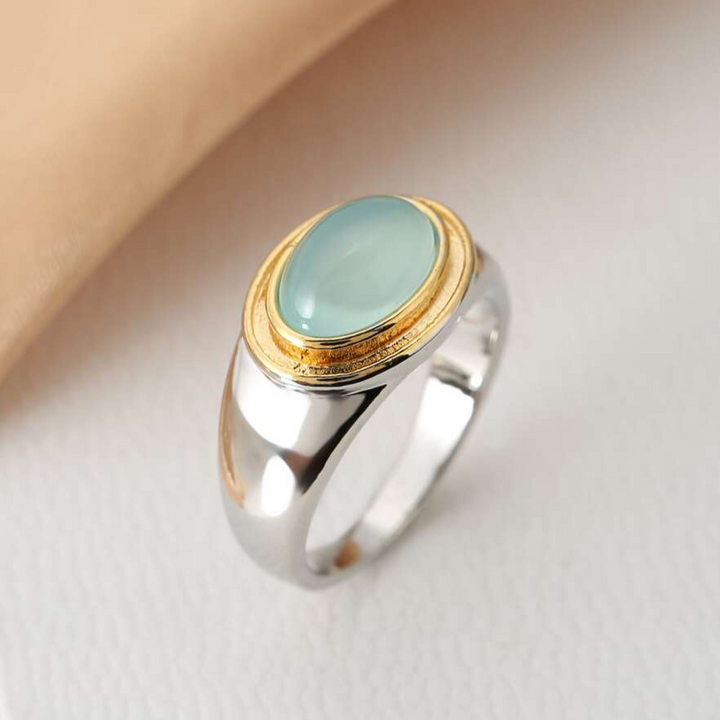 Vintage prstan z zelenim mesečevim kamnom