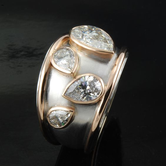 Vintage forgyldt ring med zirkonia-indlæg