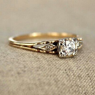 Vintage ring i fint guld med cubic zirconia