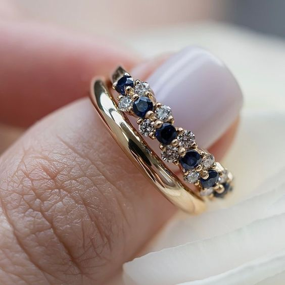 Eleganten vintage prstan s cirkonitom