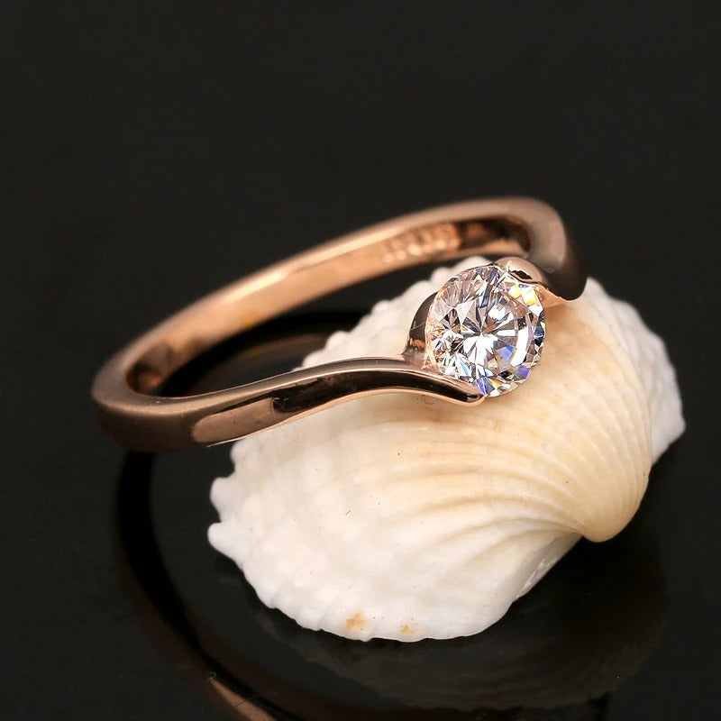 Vintage ring i rosa guld med solitær og runde diamanter