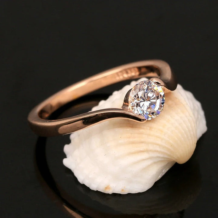 Vintage ring i rosa guld med solitær og runde diamanter