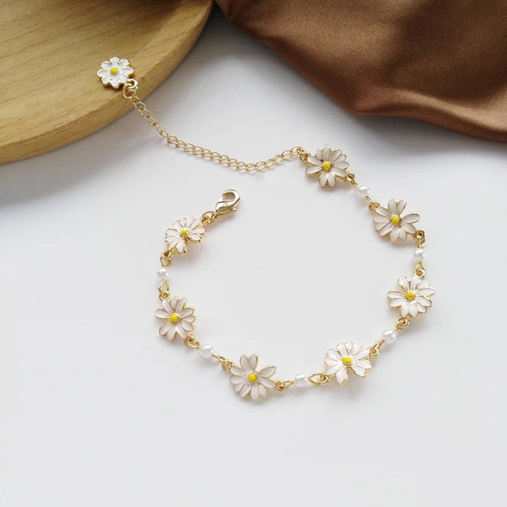 Vintage armbånd med perler, guld og hvide blomster