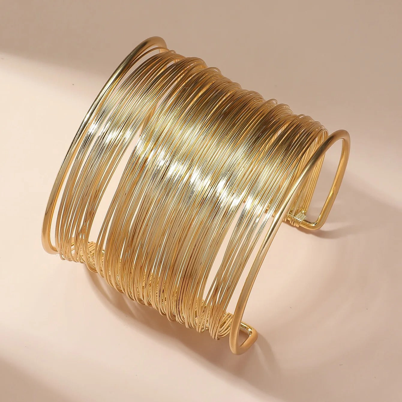 Armring med guldspiral