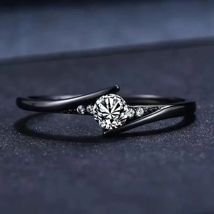 Vintage ring i sortguld med krystal