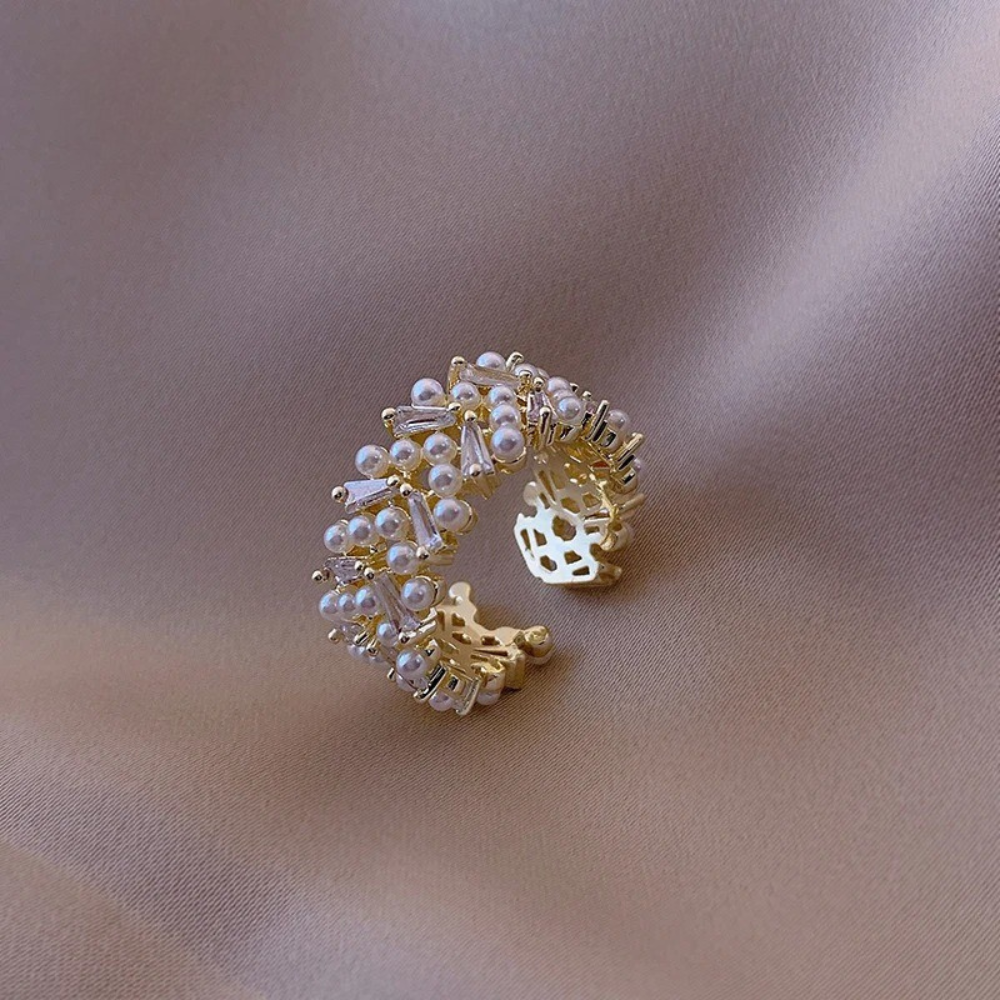 Vintage justerbar ring med perler og gyldne krystaller