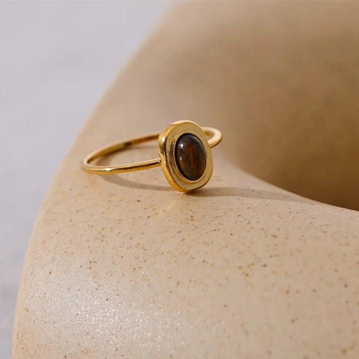 Vintage guldring med brun ædelsten