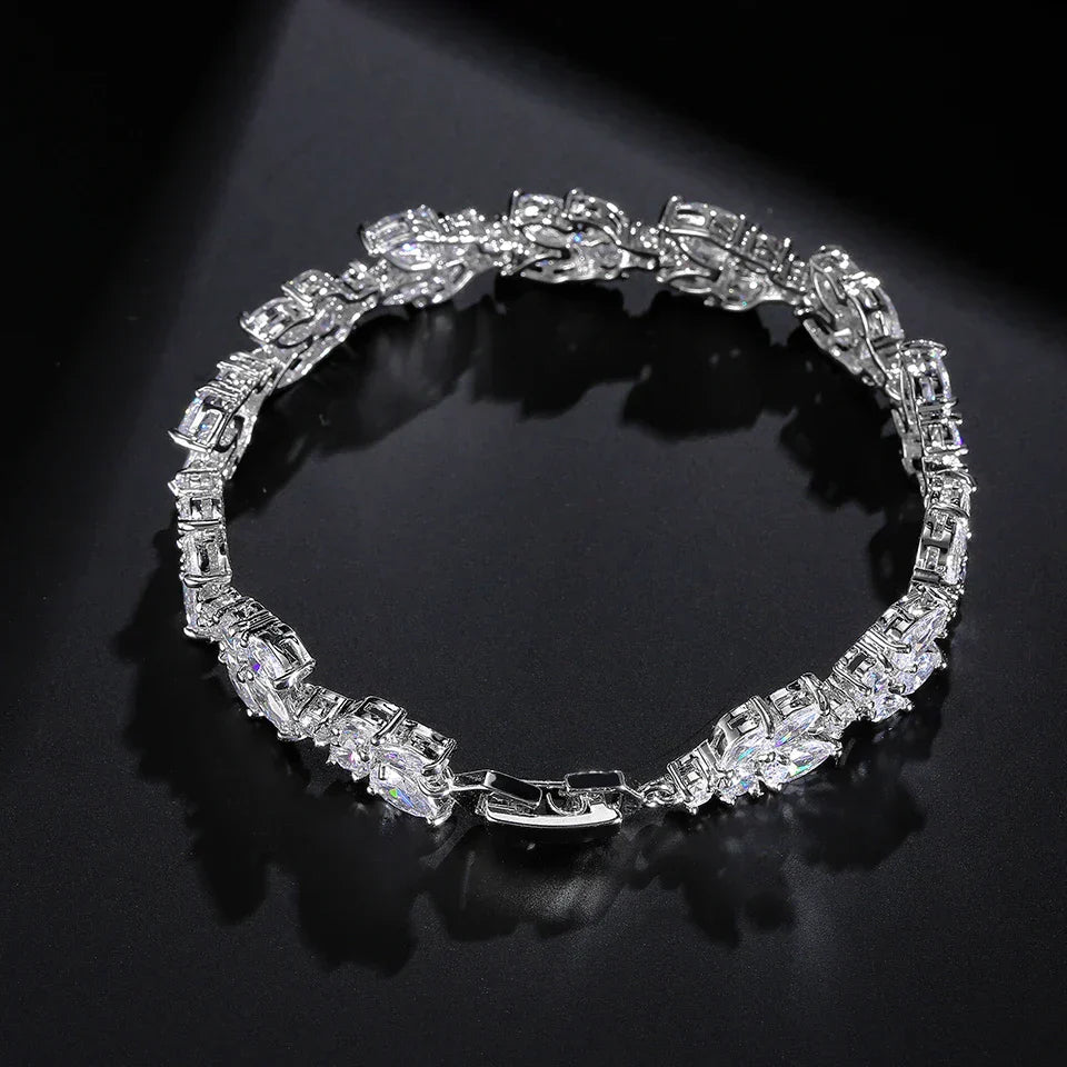 Vintage armbånd med lyse sølvkæder